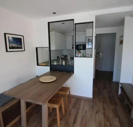 Vendome 9 Apartment