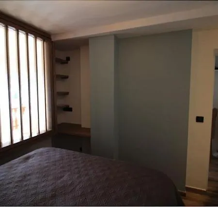 Apartment Vendome 9 *
